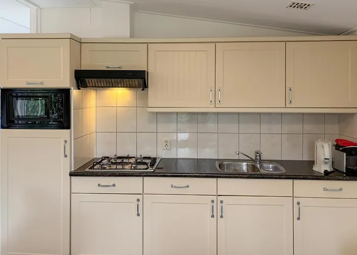 Awesome Stacaravan In With Wifi Goedereede